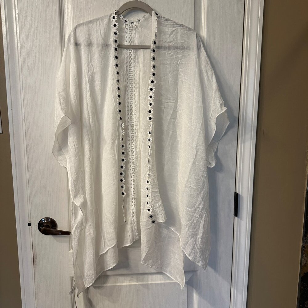 Janice Apparel NWT White Crochet Embroidered Daisy Flower Kimono Cover Up Viscos
